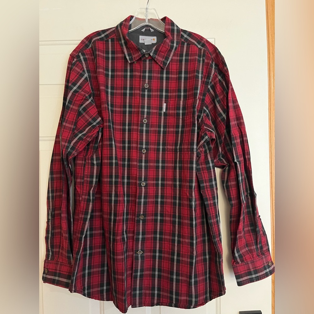Men’s Carhartt relaxed fit red black cotton button down shirt.  Size large